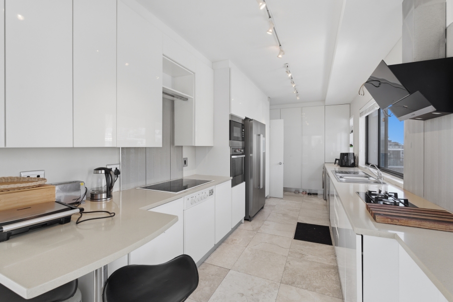 To Let 4 Bedroom Property for Rent in Sea Point Western Cape